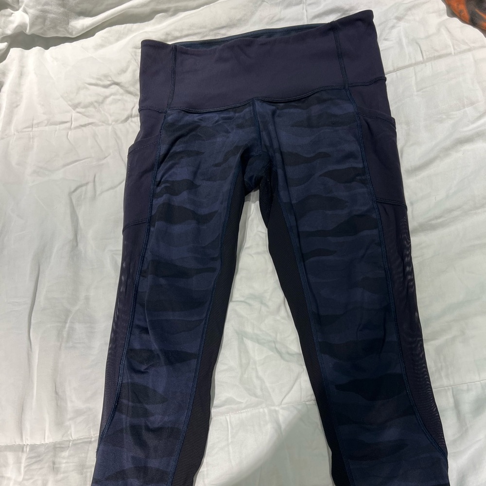 Lulu lemon 7/8 navy camo tight with pockets